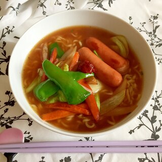 野菜とウインナー入り ピリ辛味噌ラーメン♪